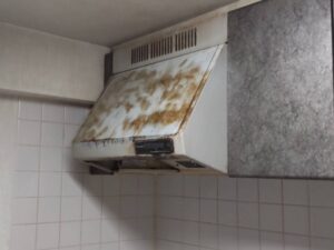 長野キッチン取付け隊　マンションのレンジフードリフォーム　施工前